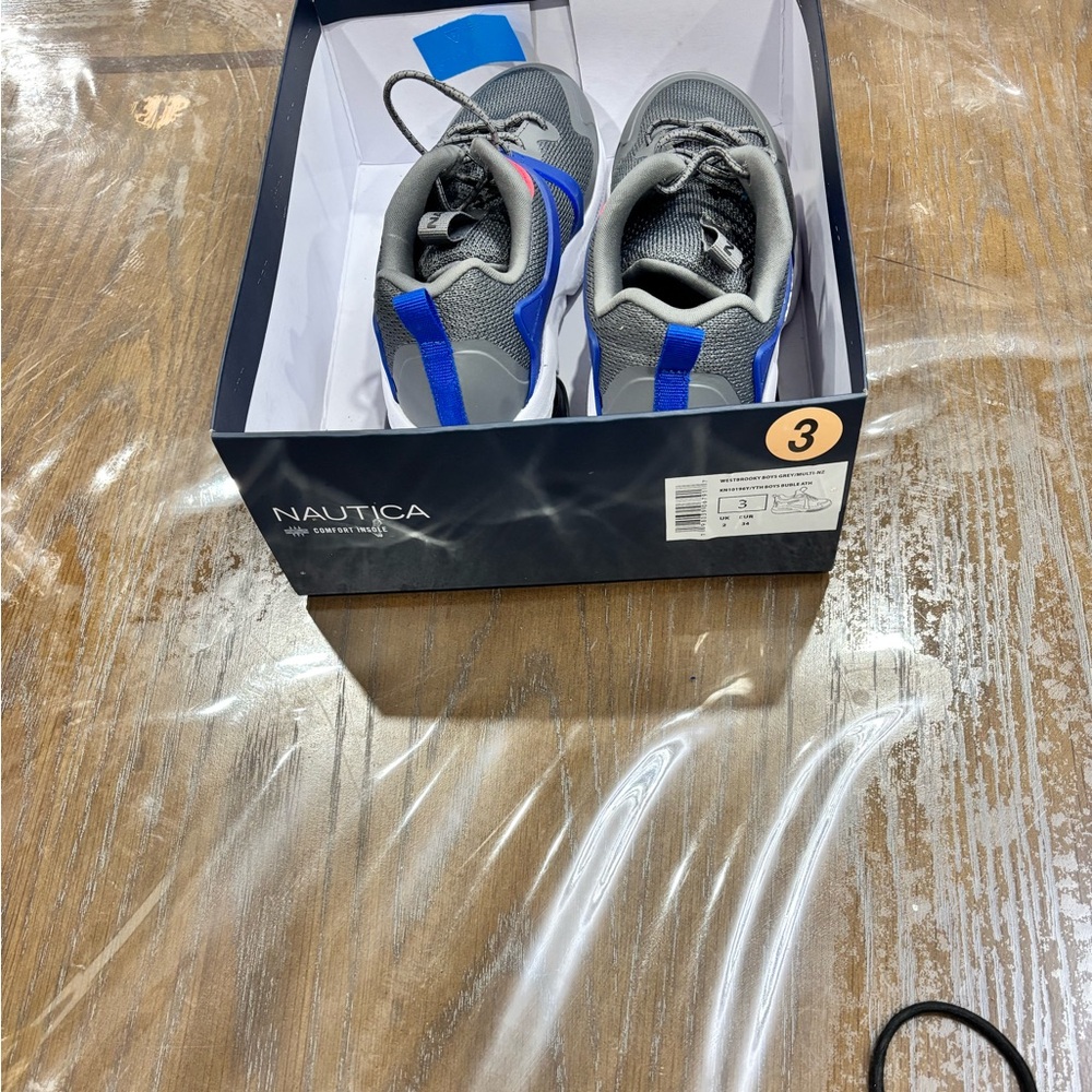 Boys sneakers